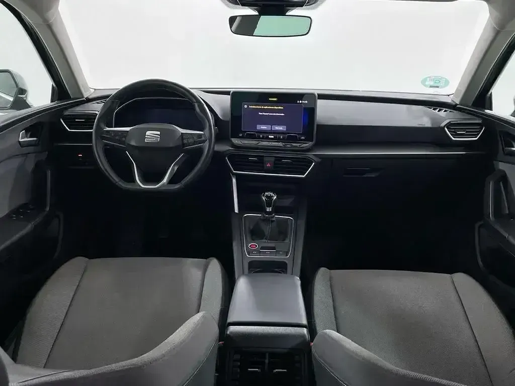 Usado Seat Leon Style 116 CV (85 kW) 2025 Gris Berlina