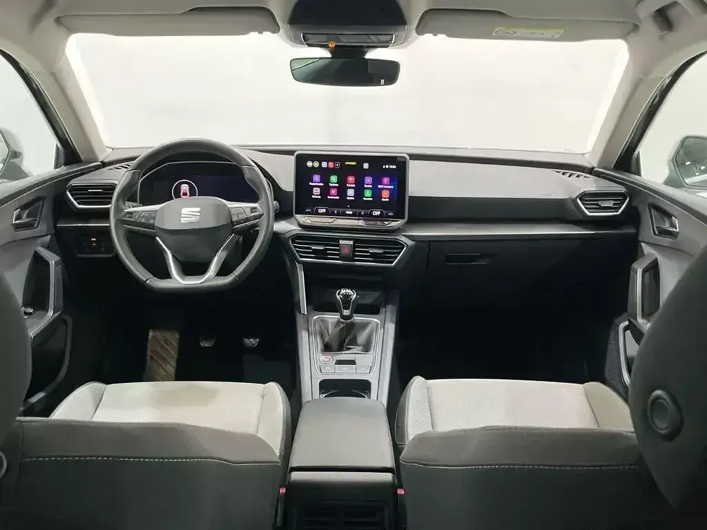 Usado Seat Leon Style 116 CV (85 kW) 2025 Gris Berlina