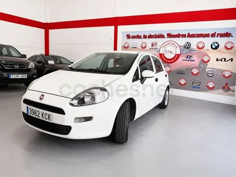 Usado Fiat Punto Pop 69 CV (50 kW) 2017 Blanco Utilitario
