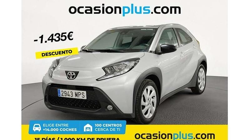 Gris Usado 2024 Toyota Aygo Play Utilitario | 13.319 € (Buen precio) - Imagen 1/4