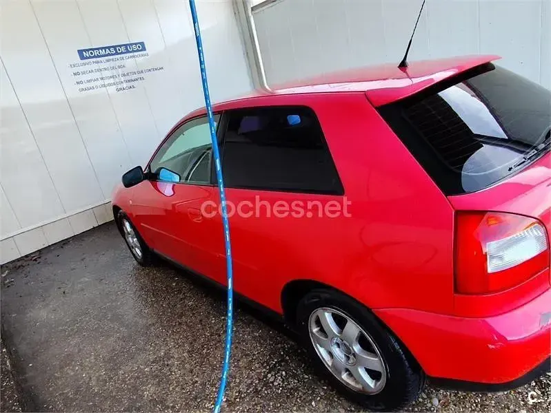 Usado Audi A3 Attraction 125 CV (91 kW) 1999 Rojo Utilitario
