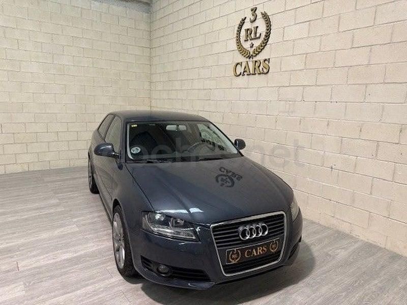 Usado Audi A3 Ambition 105 CV (77 kW) 2010 Gris / plata Utilitario