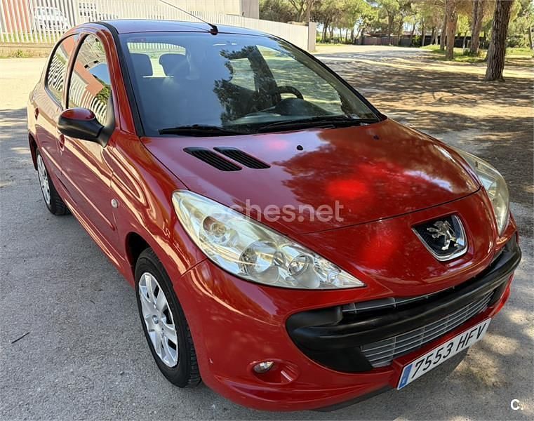 Usado Peugeot 206+ 60 CV (44 kW) 2011 Rojo Utilitario