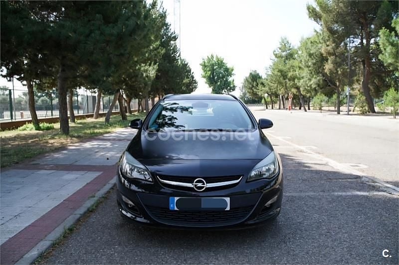 Negro Usado 2015 Opel Astra Selective Familiar | 7490 € (Un poco caro) - Imagen 1/4
