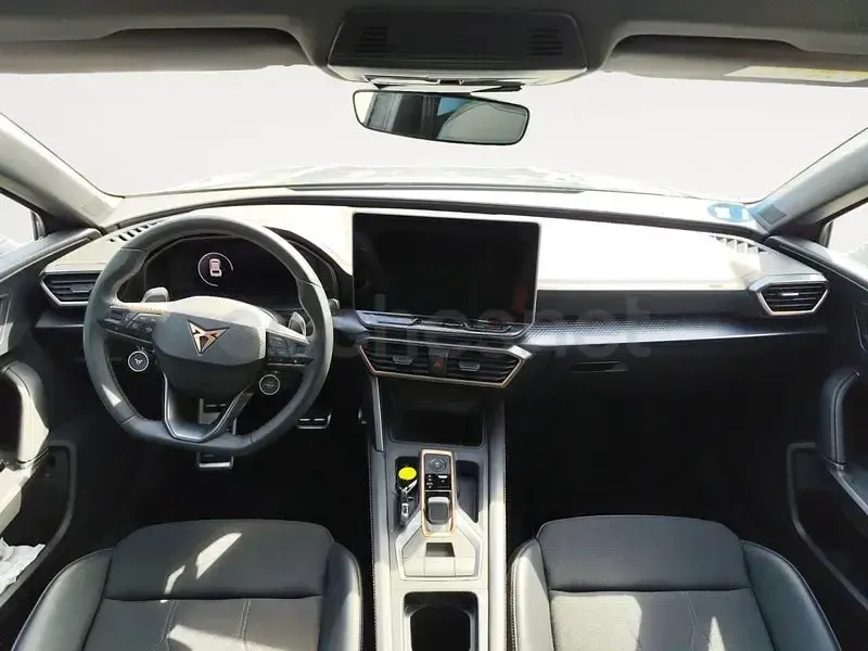 Usado Cupra Leon 204 CV (150 kW) 2025 Gris / plata Berlina