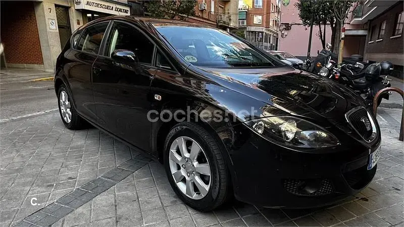 Usado Seat Leon Ecomotive 105 CV (77 kW) 2008 Negro Utilitario