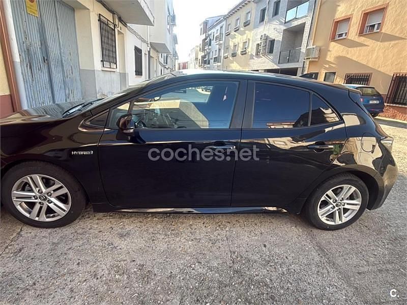Usado Toyota Corolla Active 122 CV (89 kW) 2019 Negro Berlina
