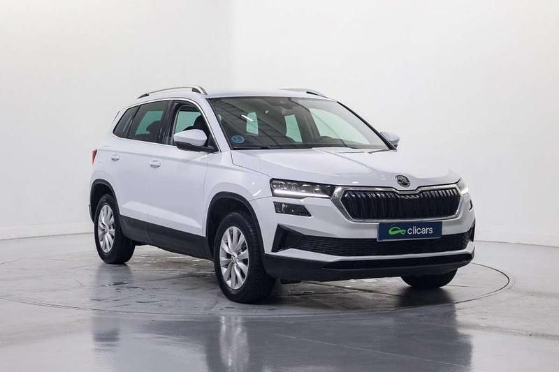 Usado Skoda Karoq Ambition 150 CV (110 kW) 2022 Blanco SUV