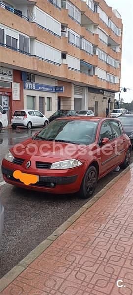 Usado Renault Mégane II Dynamique 120 CV (88 kW) 2004 Granate Berlina