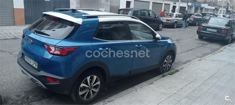 Usado Kia Stonic 84 CV (61 kW) 2021 Azul SUV