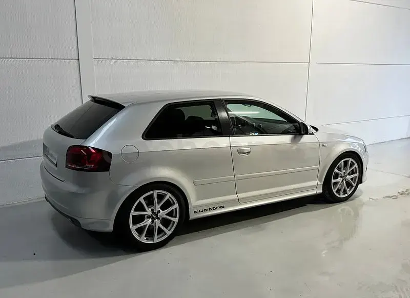 Usado Audi S3 Premium 265 CV (194 kW) 2006 Gris / plata Utilitario