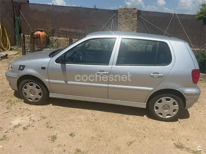 Usado VW Polo Trendline 75 CV (55 kW) 2001 Gris / plata Utilitario