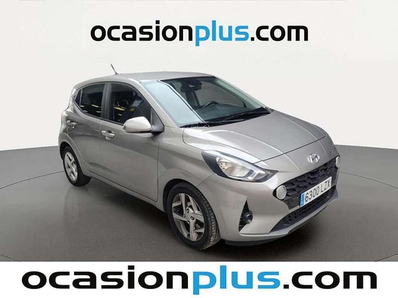 Usado Hyundai i10 67 CV (49 kW) 2022 Gris Utilitario