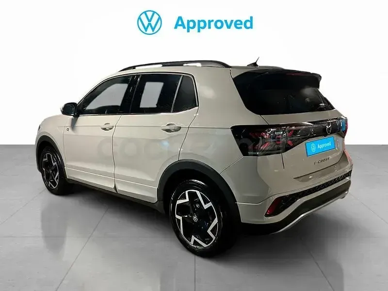 Usado VW T-Cross R-line 115 CV (84 kW) 2025 Gris / plata SUV