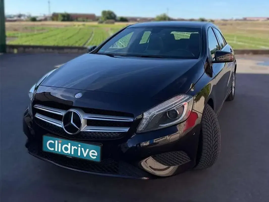 Usado Mercedes A180 Style 122 CV (89 kW) 2015 Gris Utilitario