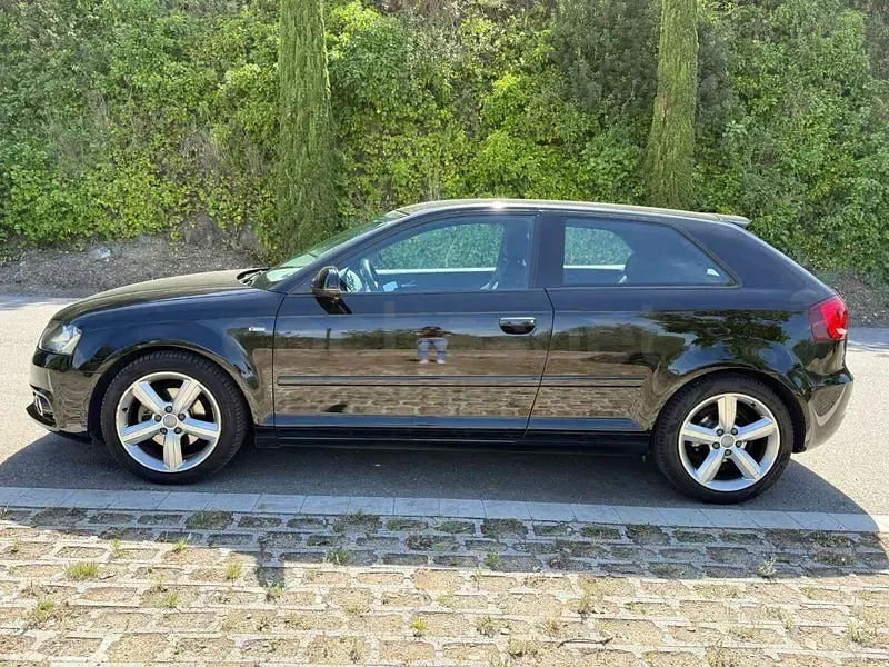 Usado Audi A3 Ambition 160 CV (117 kW) 2010 Negro Utilitario
