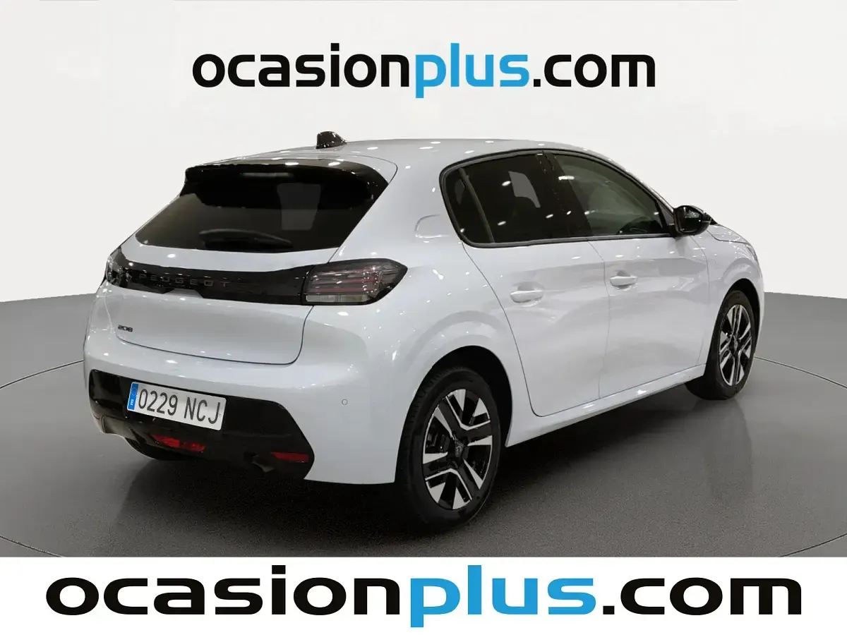 Usado Peugeot 208 Allure 102 CV (75 kW) 2025 Blanco Utilitario
