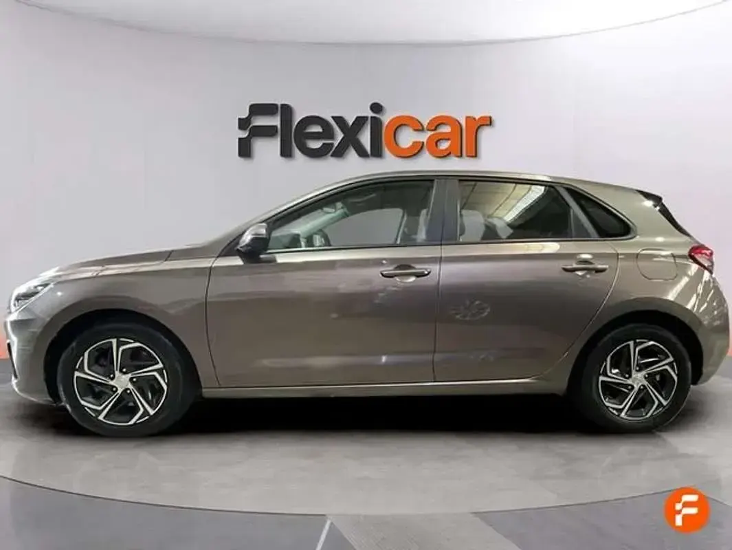 Usado Hyundai i30 116 CV (85 kW) 2022 Gris Utilitario