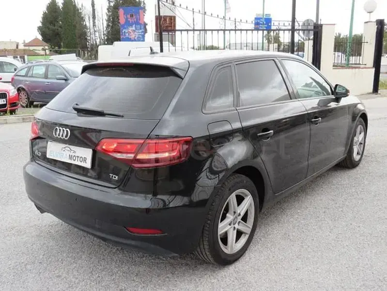 Usado Audi A3 Ambiente 150 CV (110 kW) 2017 Negro Berlina