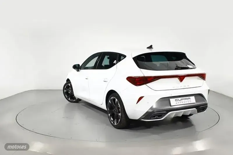 Usado Cupra Leon 150 CV (110 kW) 2025 Blanco Berlina