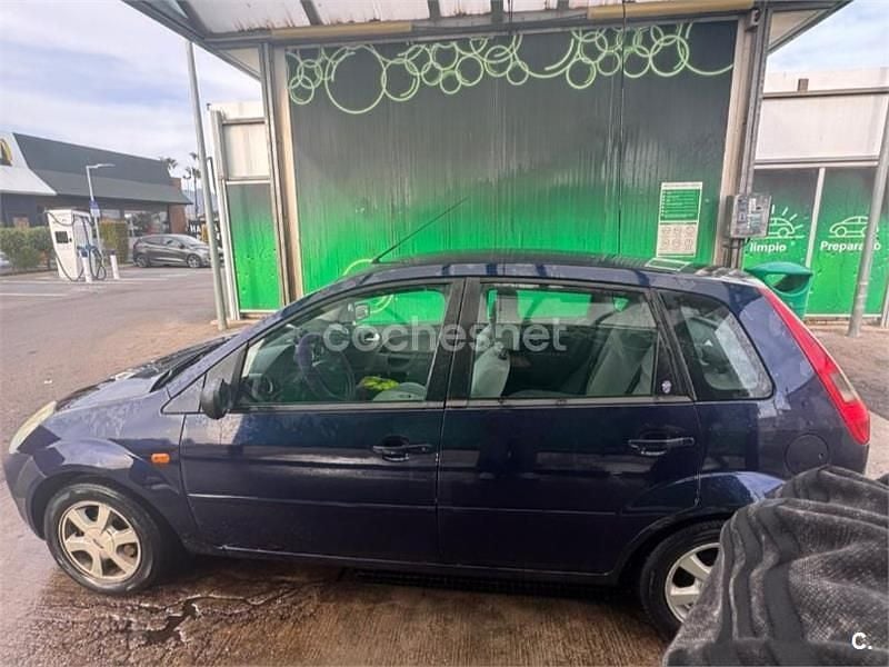 Usado Ford Fiesta Ghia 68 CV (50 kW) 2003 Negro Utilitario