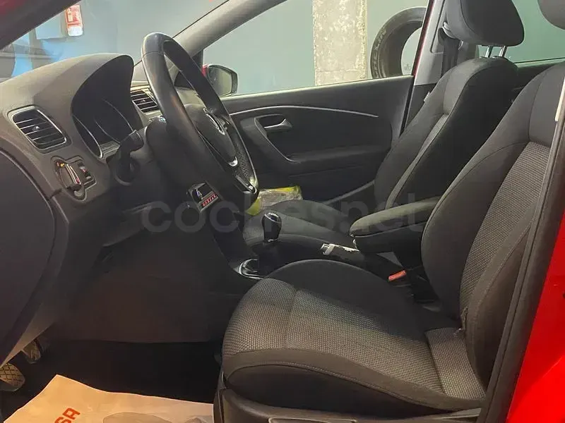 Usado VW Polo Advance 75 CV (55 kW) 2016 Rojo Berlina