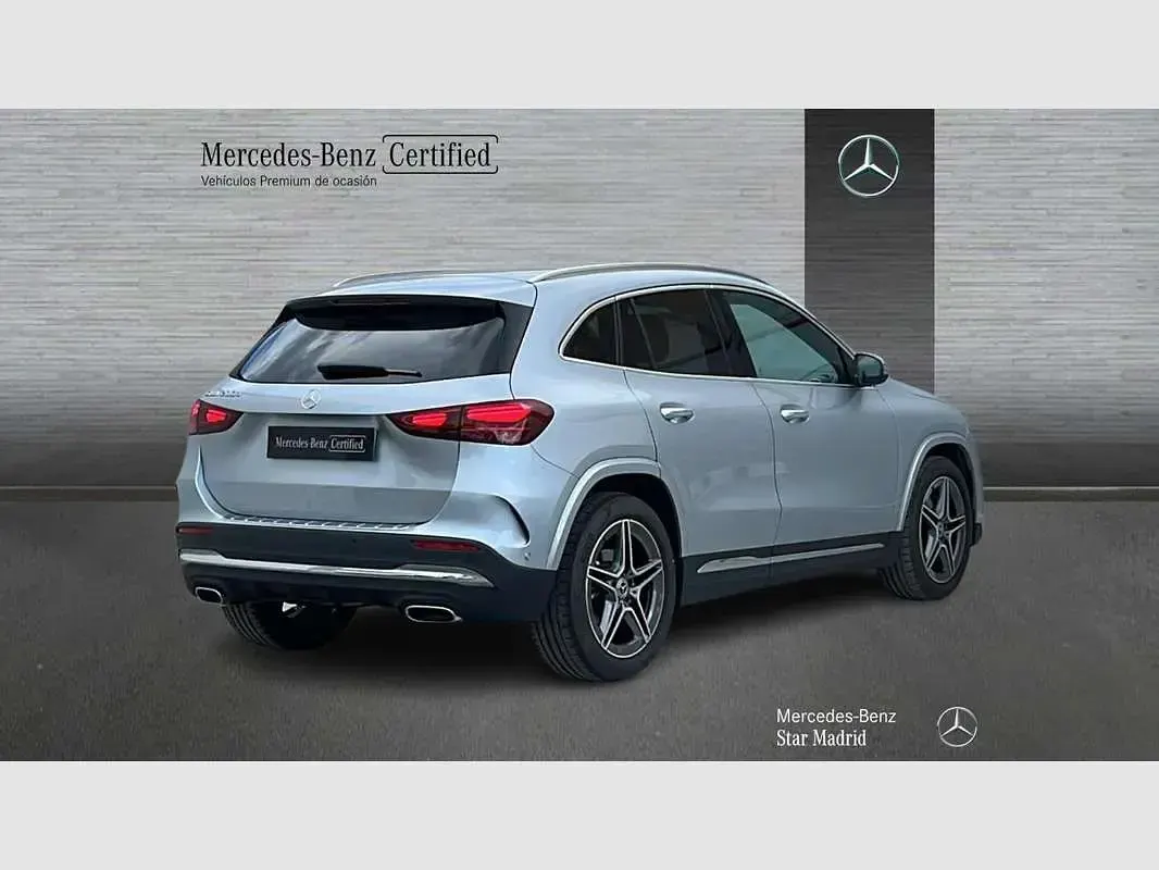Usado Mercedes GLA200 150 CV (110 kW) 2025 Plateado SUV