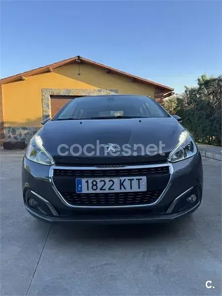 Usado Peugeot 208 Signature Sky 82 CV (60 kW) 2019 Gris / plata Utilitario