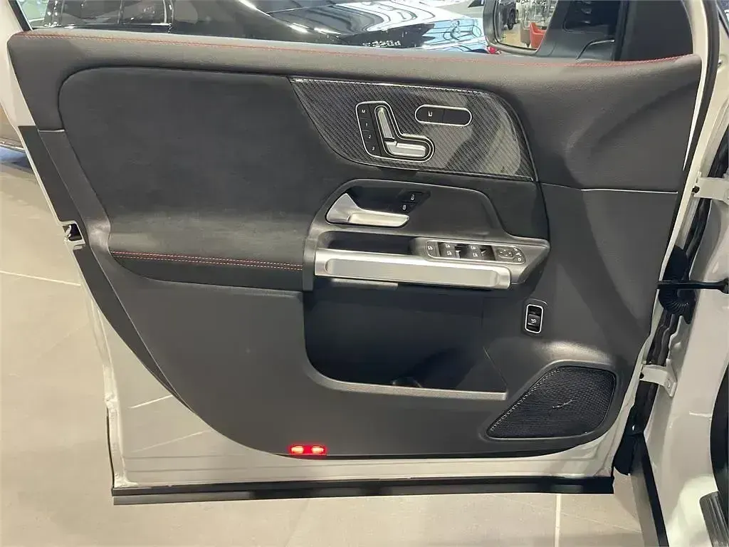 Nuevo Mercedes GLB200 150 CV (110 kW) 2026 Blanco SUV
