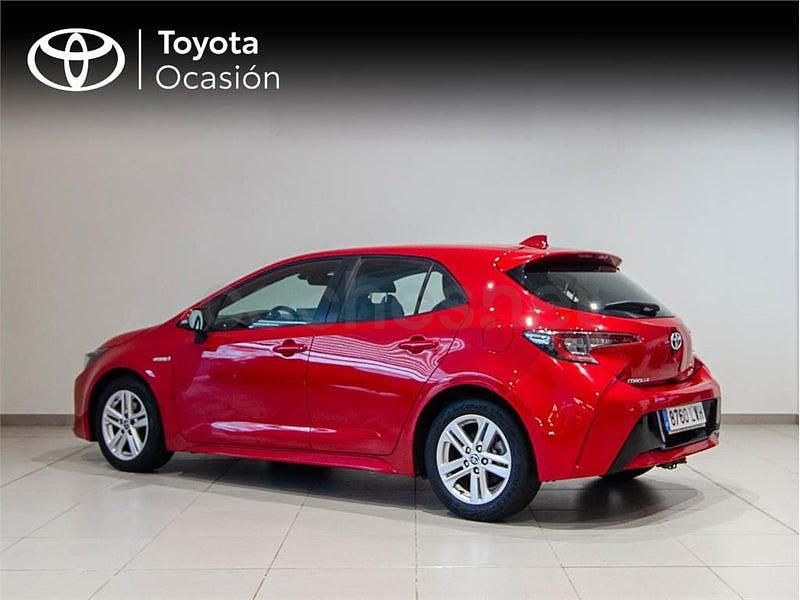 Usado Toyota Corolla Active 122 CV (89 kW) 2022 Rojo Berlina