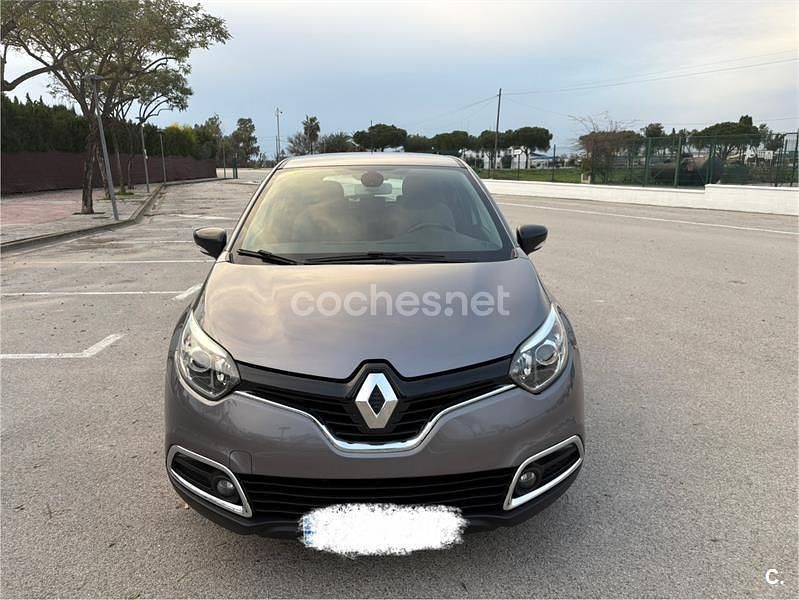 Usado Renault Captur Zen 90 CV (66 kW) 2016 Gris / plata SUV