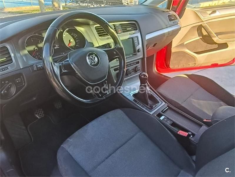 Usado VW Golf Sportsvan Advance 110 CV (80 kW) 2016 Rojo Monovolumen