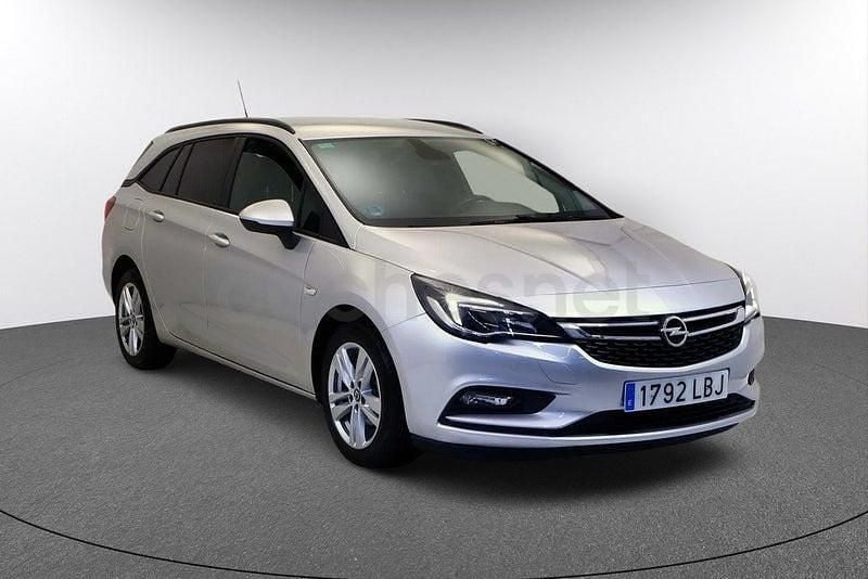 Usado Opel Astra Selective 110 CV (80 kW) 2019 Gris / plata Berlina