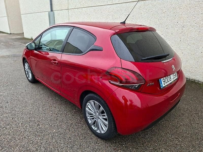 Usado Peugeot 208 Style 82 CV (60 kW) 2016 Rojo Utilitario