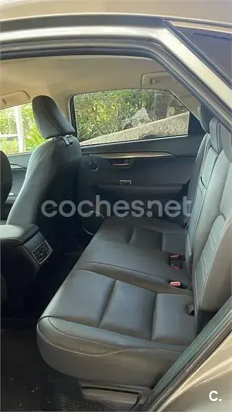 Usado Lexus NX300h 197 CV (144 kW) 2021 Gris / plata SUV