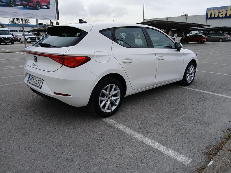 Usado Seat Leon Reference 115 CV (84 kW) 2022 Blanco Berlina
