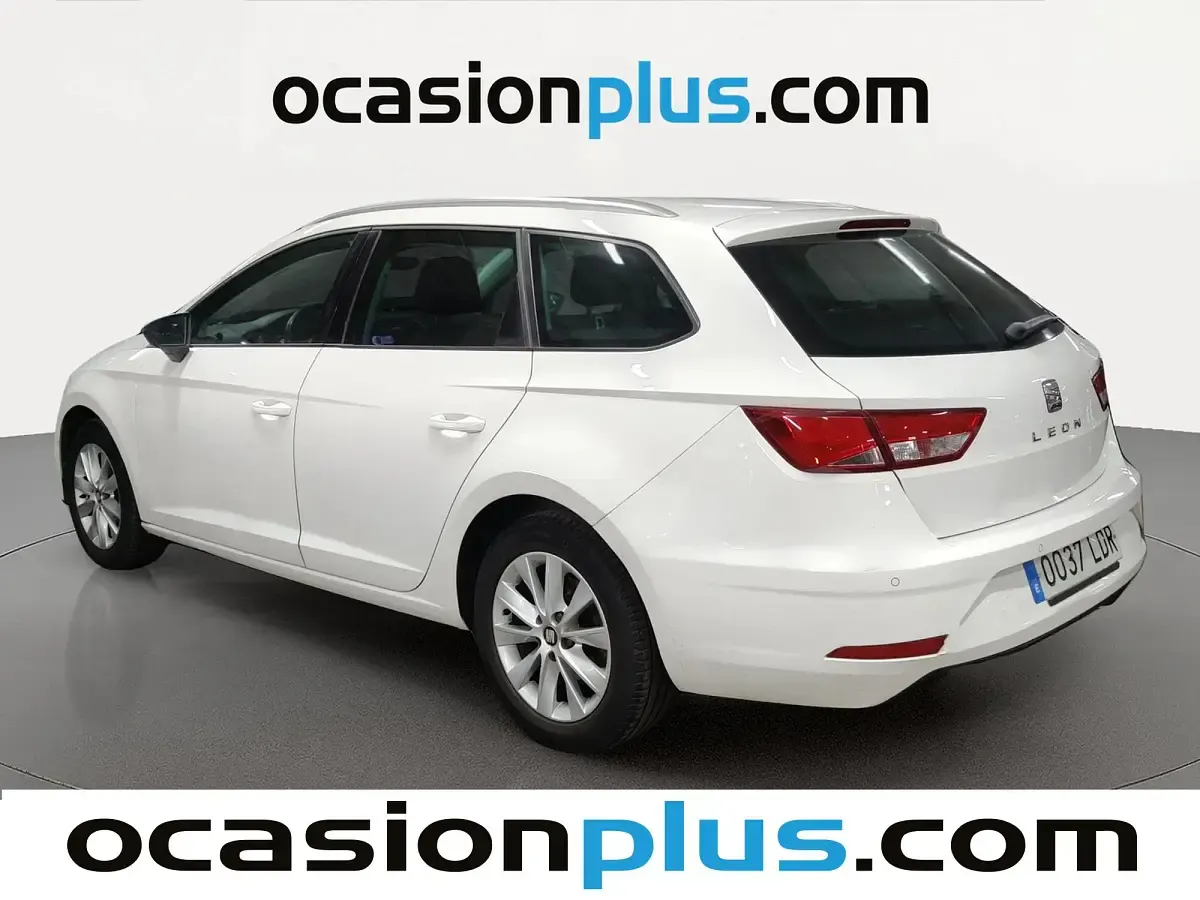 Usado Seat Leon Style 115 CV (84 kW) 2019 Blanco Monovolumen
