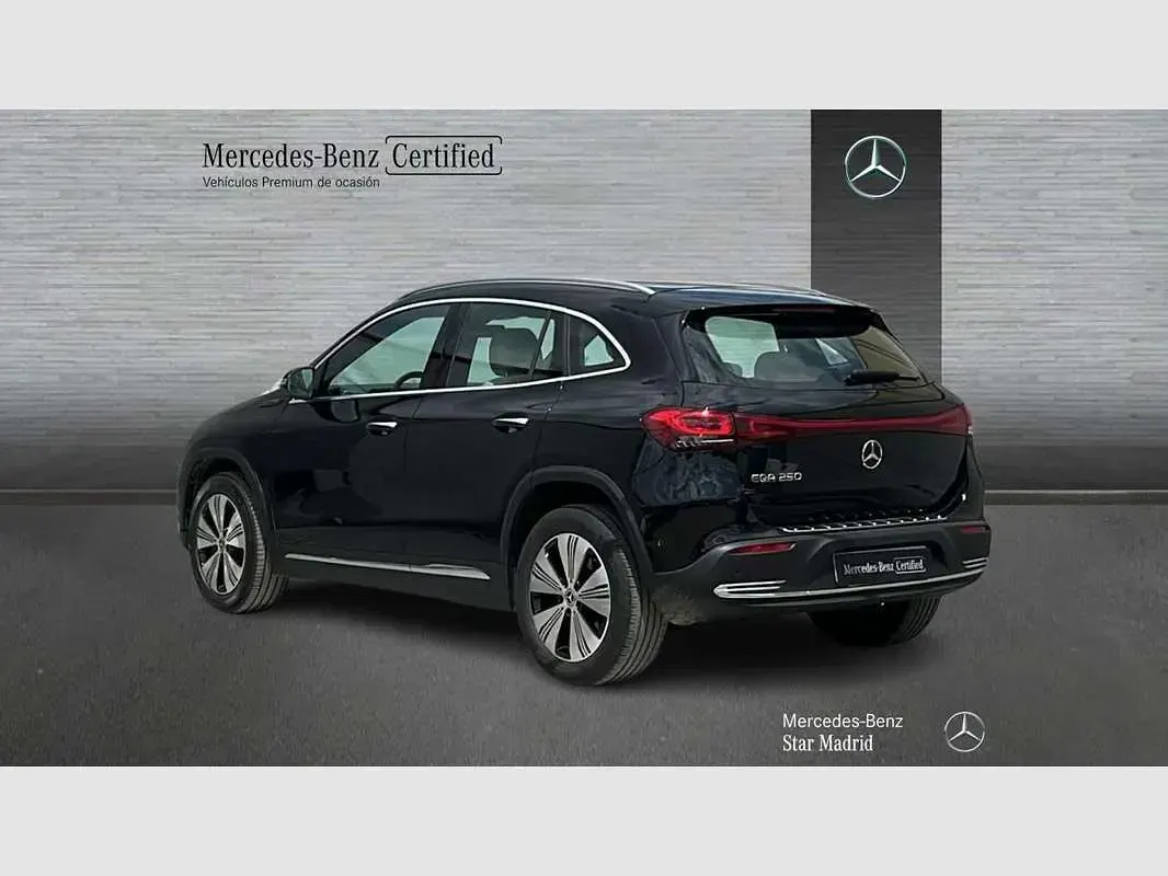 Käytetty Mercedes EQA250 139 kW (190 HP) 2022 Musta Katumaasturi