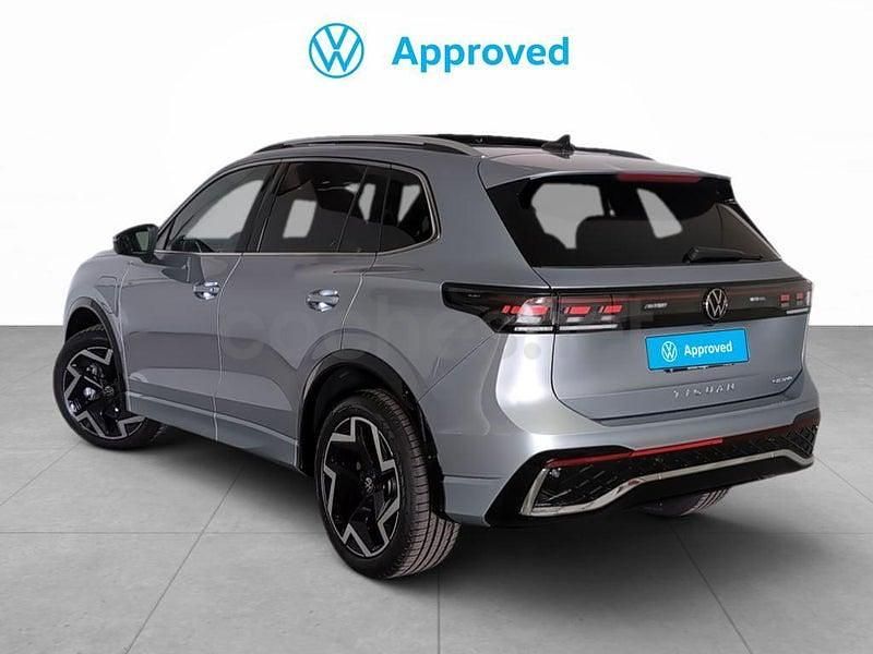 Usado VW Tiguan R-line 204 CV (150 kW) 2025 Gris / plata SUV