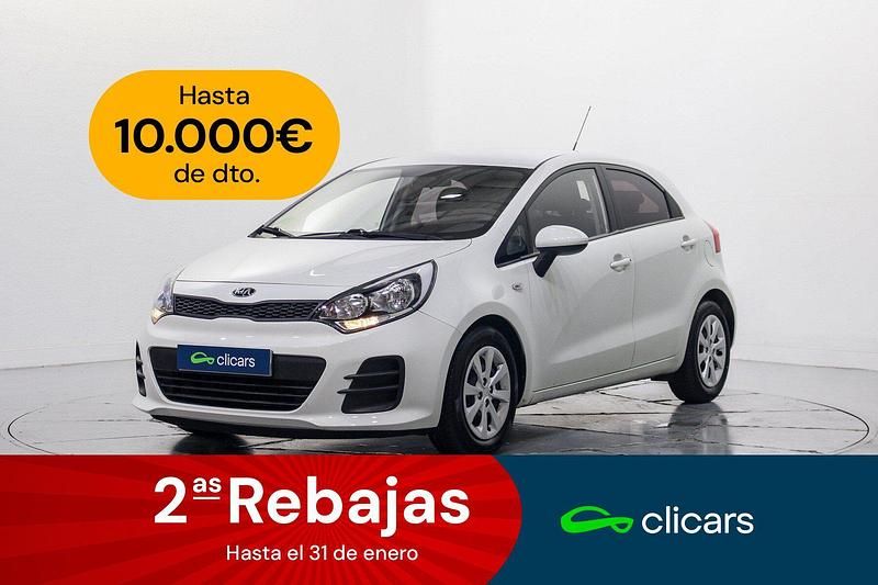 Blanco Usado 2015 Kia Rio Berlina | 8990 € (Precio justo) - Imagen 1/4