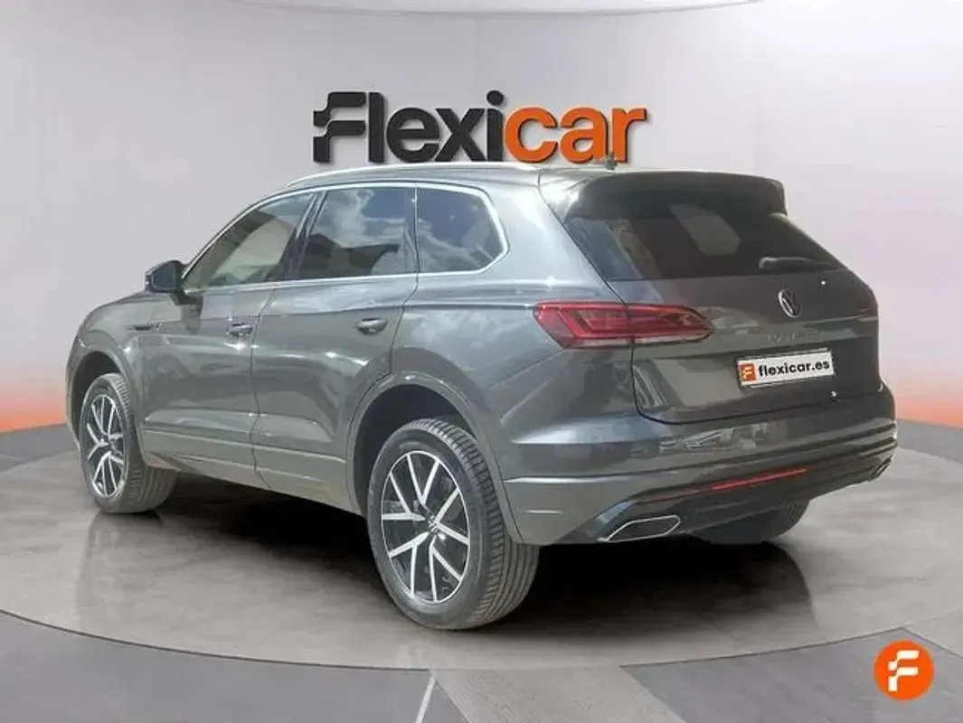 Usado VW Touareg R-line 286 CV (210 kW) 2022 Gris SUV