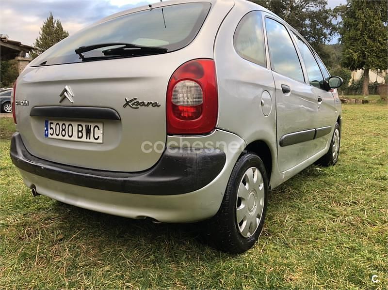 Usado Citroën Xsara Picasso Exclusive 117 CV (86 kW) 2002 Gris / plata Monovolumen