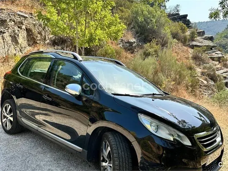 Usado Peugeot 2008 Allure 100 CV (73 kW) 2016 Negro SUV