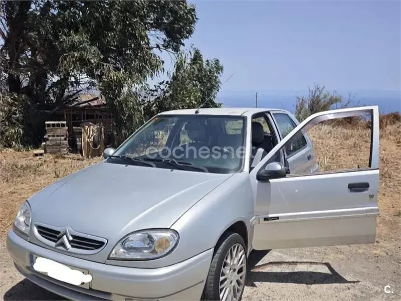 Usado Citroën Saxo 75 CV (55 kW) 2002 Gris / plata Utilitario