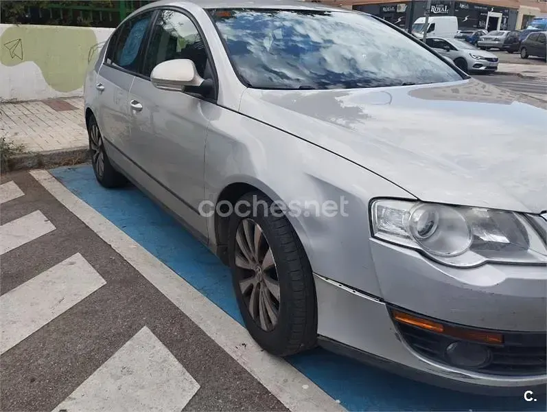 Usado VW Passat Edition 110 CV (80 kW) 2010 Gris / plata Berlina