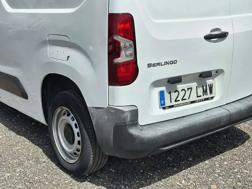 Usado Citroën Berlingo 102 CV (75 kW) 2021 Blanco Monovolumen