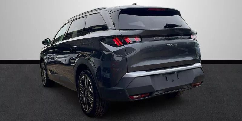 Usado Peugeot 5008 Active 145 CV (106 kW) 2024 Blanco Monovolumen