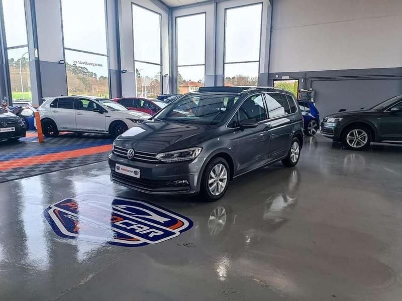 Usado VW Touran Advance 116 CV (85 kW) 2019 Gris / plata Monovolumen