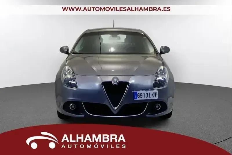 Usado Alfa Romeo Giulietta 120 CV (88 kW) 2021 Gris / plata Utilitario