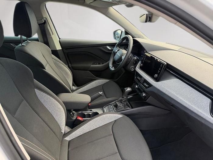 Usado Skoda Kamiq Selection 115 CV (84 kW) 2025 Blanco SUV